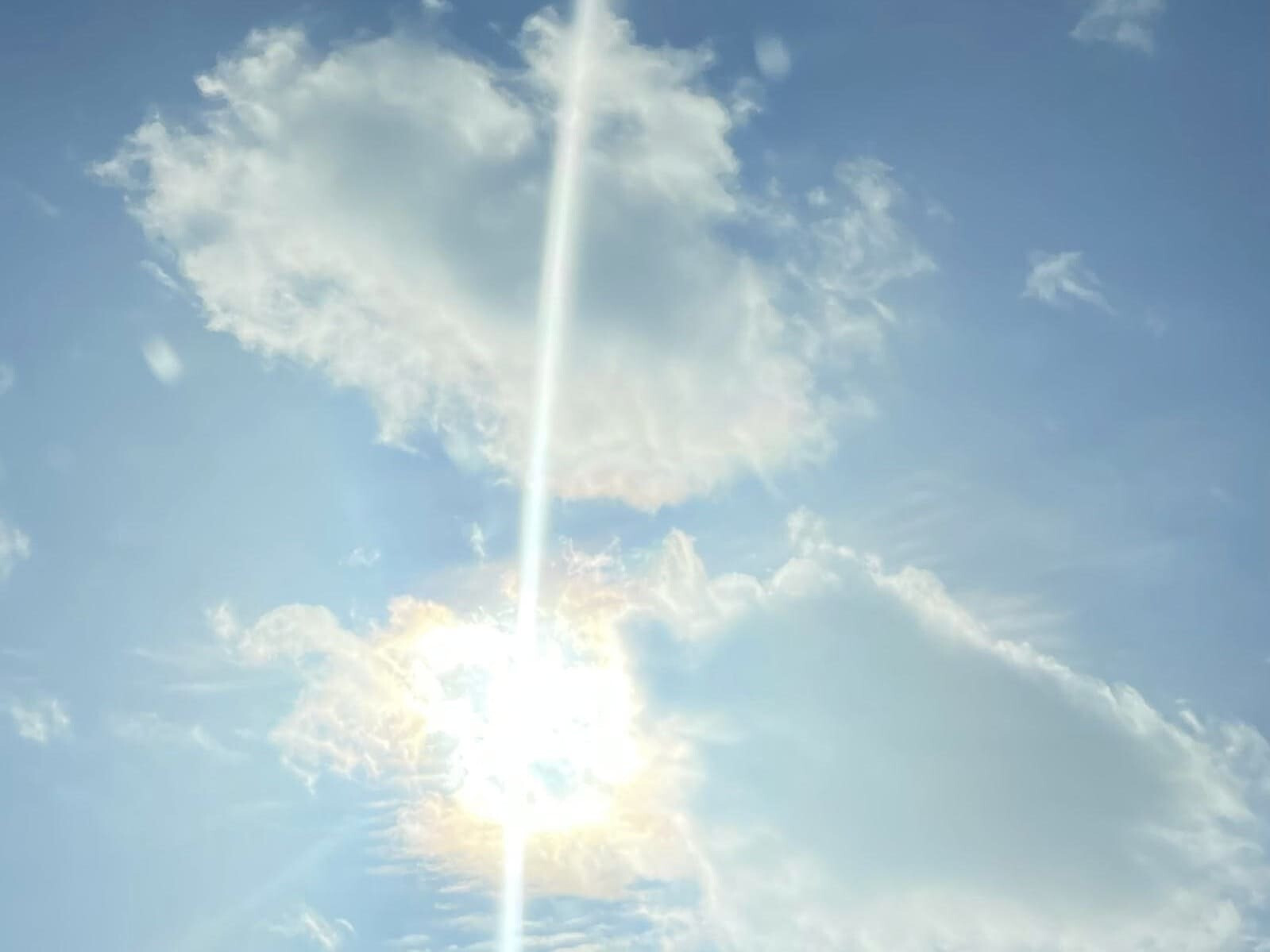 Trauergruppen. Eine Sonne mit Wolken am Himmel